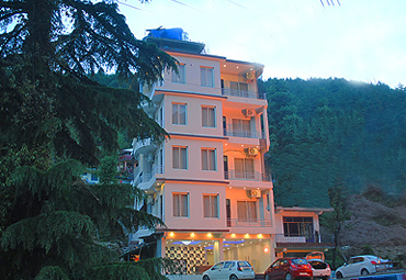hotel triund heights